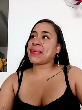 Snapshot of kamila_lovee chatting on December 15, 2025, 7:18 pm kamila lovee online show from December 15, 2025, 7:18 pm