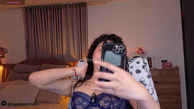 Marivimichel1 online show from November 19, 2025, 5:07 am