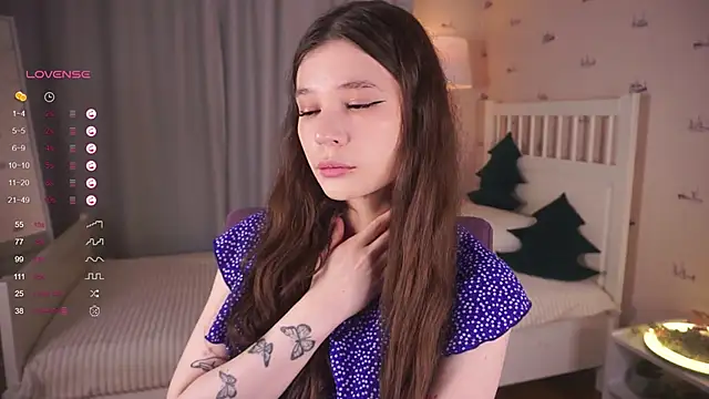 OdetteAven online show from February 3, 2025, 6:13 am