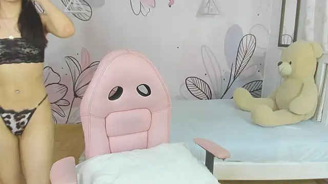 mia vanucci1 online show from February 26, 2025, 3:53 am