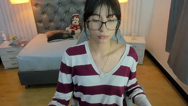 mia vanucci1 online show from March 8, 2025, 4:01 am