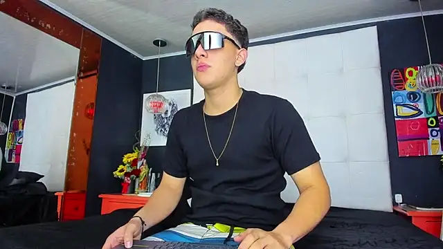 Snapshot of Thomas_May4rs chatting on March 12, 2025, 7:46 am Thomas May4rs online show from March 12, 2025, 7:46 am