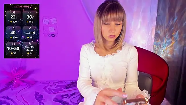 Snapshot of CharmBianca chatting on November 16, 2025, 1:17 pm CharmBianca online show from November 16, 2025, 1:17 pm