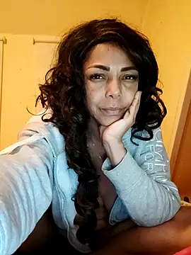 Lunasquirt1985 online show from September 30, 2025, 12:37 am