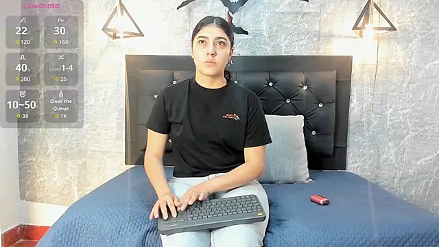 emberhodson online show from November 3, 2025, 11:33 am