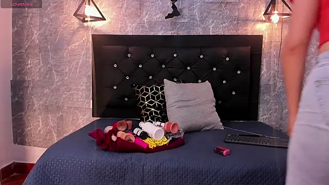 emberhodson online show from November 4, 2025, 11:31 am