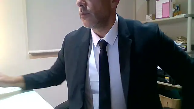 66MA69 online show from April 8, 2026, 5:51 am