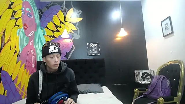 Snapshot of SimonAndJocelyn chatting on February 11, 2025, 11:54 am SimonAndJocelyn online show from February 11, 2025, 11:54 am