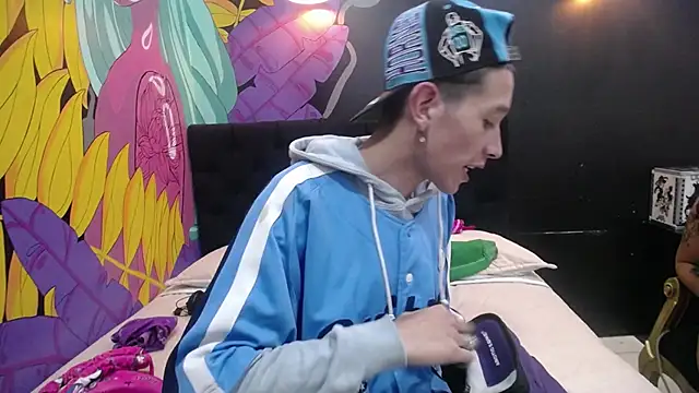 Snapshot of SimonAndJocelyn chatting on February 20, 2025, 10:59 pm SimonAndJocelyn online show from February 20, 2025, 10:59 pm