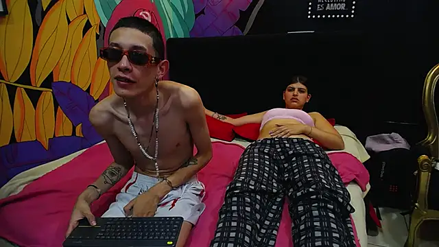 Snapshot of SimonAndJocelyn chatting on March 16, 2025, 1:06 pm SimonAndJocelyn online show from March 16, 2025, 1:06 pm