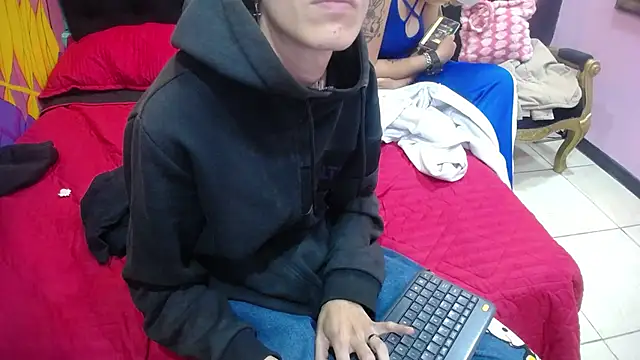 Snapshot of SimonAndJocelyn chatting on March 20, 2025, 7:57 pm SimonAndJocelyn online show from March 20, 2025, 7:57 pm