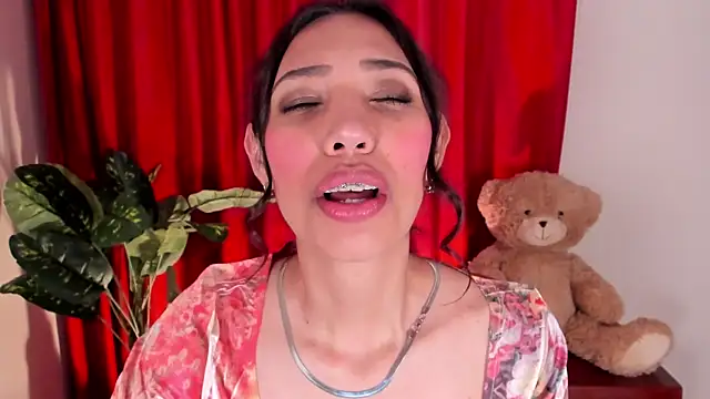 Snapshot of Miss_veronicaa2 chatting on October 27, 2025, 1:26 pm Miss veronicaa2 online show from October 27, 2025, 1:26 pm