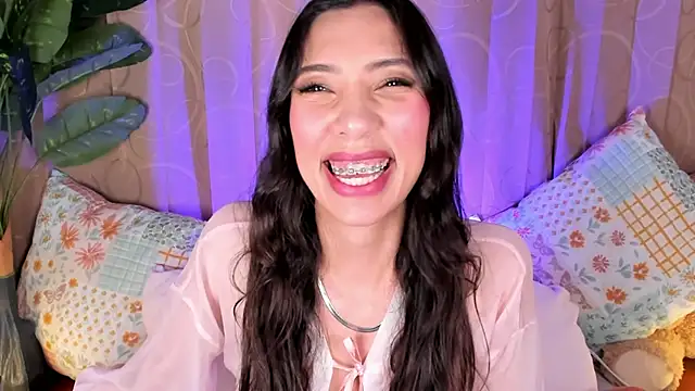 Miss veronicaa2 online show from June 2, 2026, 1:13 pm