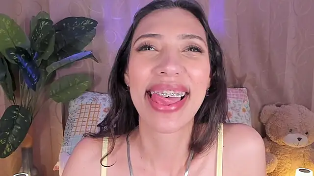 Miss veronicaa2 online show from July 10, 2026, 1:14 pm