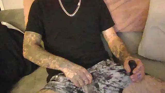 cruz815 online show from November 22, 2025, 1:48 am