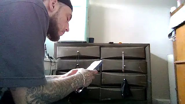 cruz815 online show from April 13, 2026, 12:43 pm