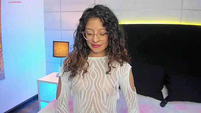 mac-sara online show from November 3, 2025, 7:15 pm