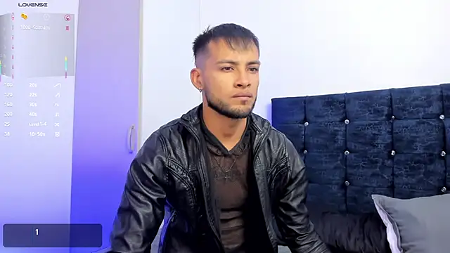 Snapshot of Max_Conor1 chatting on October 27, 2025, 1:04 pm Max Conor1 online show from October 27, 2025, 1:04 pm