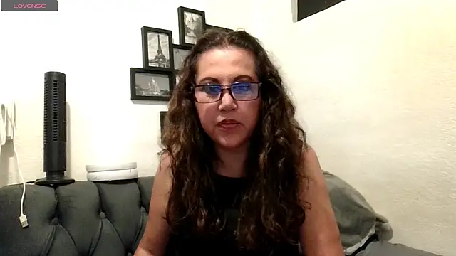 MirandaLatinaLovely online show from June 11, 2026, 3:37 am