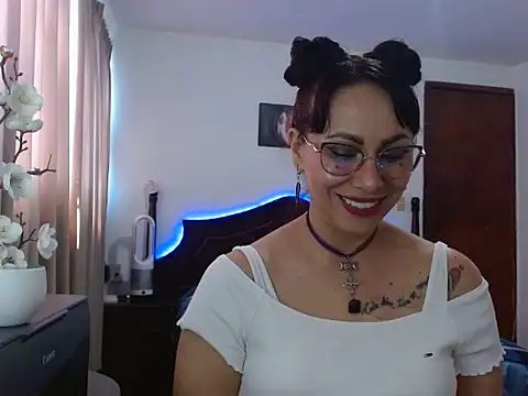 Snapshot of AloLovely_ chatting on March 27, 2026, 8:41 pm AloLovely online show from March 27, 2026, 8:41 pm