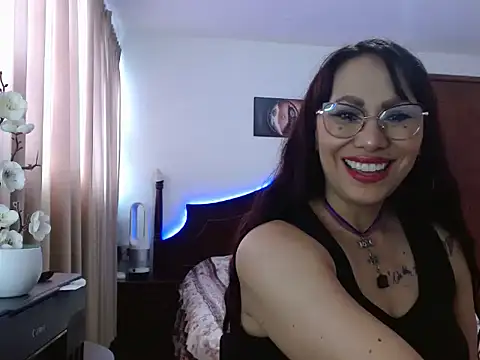 Snapshot of AloLovely_ chatting on April 7, 2026, 9:26 pm AloLovely online show from April 7, 2026, 9:26 pm