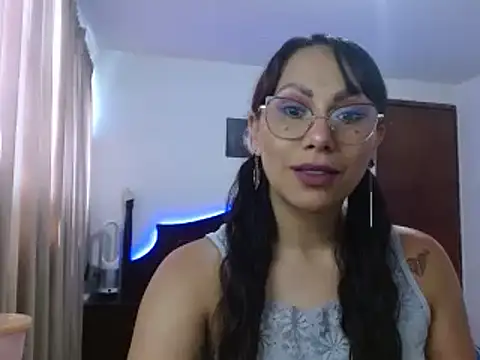 Snapshot of AloLovely_ chatting on April 14, 2026, 7:31 pm AloLovely online show from April 14, 2026, 7:31 pm