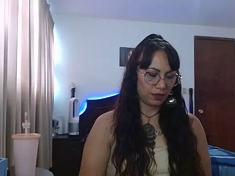 Snapshot of AloLovely_ chatting on April 15, 2026, 7:58 pm AloLovely online show from April 15, 2026, 7:58 pm