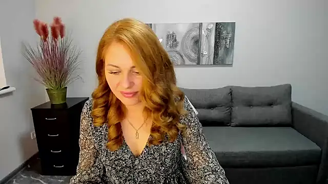 Snapshot of Mira_Whites chatting on February 17, 2025, 7:15 am Mira Whites online show from February 17, 2025, 7:15 am