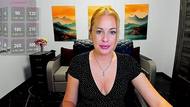 Snapshot of Mira_Whites chatting on November 21, 2025, 1:10 pm Mira Whites online show from November 21, 2025, 1:10 pm