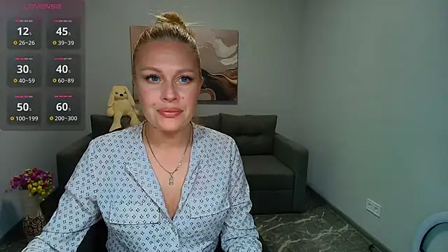Snapshot of Mira_Whites chatting on May 15, 2026, 12:23 pm Mira Whites online show from May 15, 2026, 12:23 pm