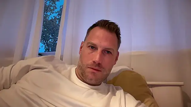 Snapshot of Christian87xxx chatting on October 4, 2025, 4:49 pm Christian87xxx online show from October 4, 2025, 4:49 pm