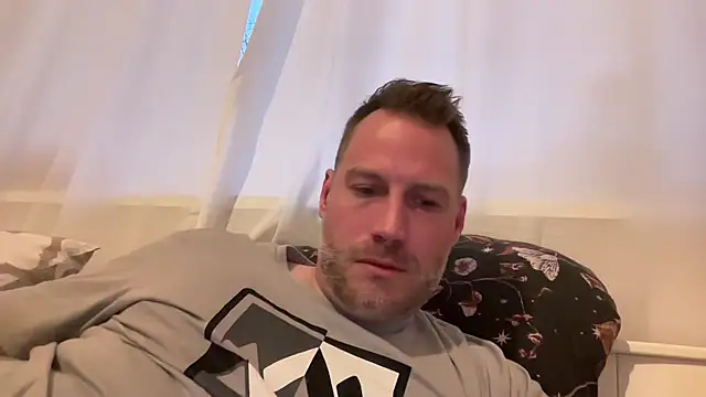 Snapshot of Christian87xxx chatting on November 8, 2025, 3:45 pm Christian87xxx online show from November 8, 2025, 3:45 pm