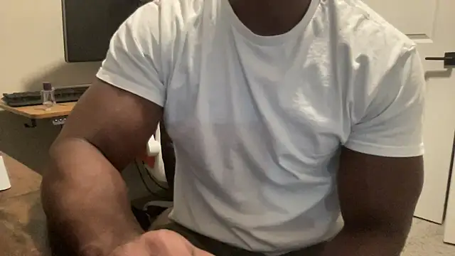 Snapshot of BodyandBBC chatting on November 20, 2025, 3:39 am BodyandBBC online show from November 20, 2025, 3:39 am