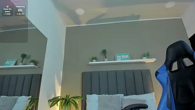 alessia leroy online show from March 25, 2026, 8:04 pm