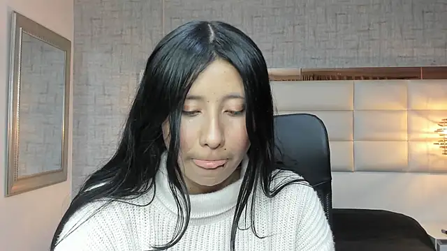 Nohemi louse online show from October 25, 2025, 7:52 pm