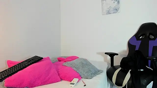 Roxy Stonee online show from February 10, 2026, 7:40 pm