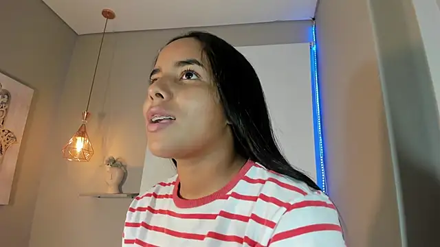 Snapshot of Roxy_Stonee chatting on July 4, 2026, 7:20 pm Roxy Stonee online show from July 4, 2026, 7:20 pm