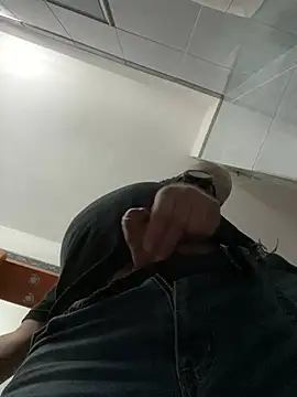 fuocovivo4 online show from February 8, 2025, 2:38 pm