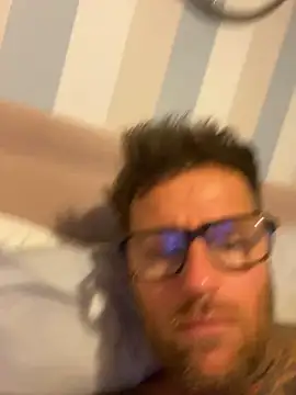 Snapshot of Jamesdeanmcqueen chatting on February 1, 2025, 7:34 pm Jamesdeanmcqueen online show from February 1, 2025, 7:34 pm