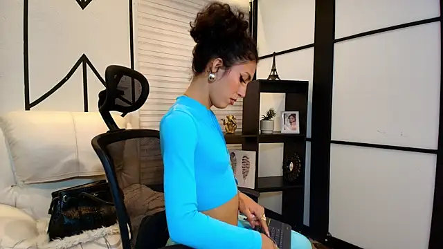 allicemackenzie online show from March 7, 2025, 12:26 am