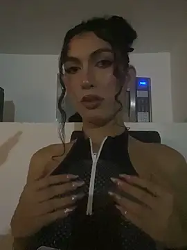 allicemackenzie online show from September 20, 2025, 2:12 am