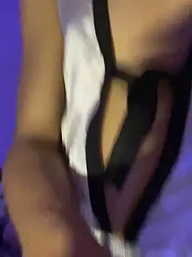 allicemackenzie online show from November 30, 2025, 3:32 am