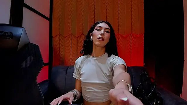 allicemackenzie online show from December 16, 2025, 6:40 am