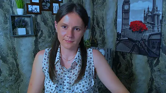 ValeriaHeart  online show from May 23, 2026, 1:37 pm
