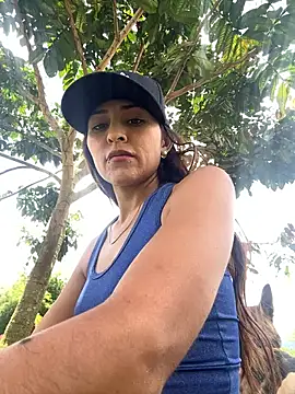 Sofiadelacruz online show from April 24, 2026, 5:04 pm