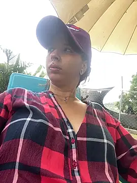 Snapshot of AriYokai chatting on November 17, 2025, 6:35 pm AriYokai online show from November 17, 2025, 6:35 pm