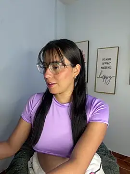 Snapshot of megan_cl chatting on February 17, 2025, 2:59 pm megan cl online show from February 17, 2025, 2:59 pm