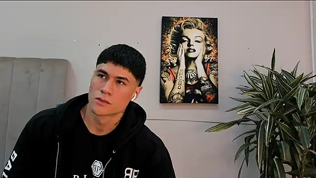 Snapshot of roan_birkin chatting on May 9, 2026, 7:41 pm roan birkin online show from May 9, 2026, 7:41 pm
