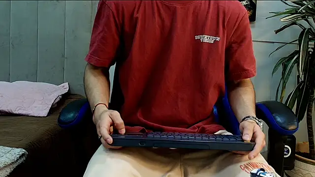 Snapshot of roan_birkin chatting on May 25, 2026, 7:53 pm roan birkin online show from May 25, 2026, 7:53 pm