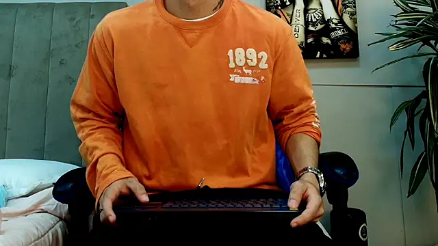 Snapshot of roan_birkin chatting on May 27, 2026, 7:44 pm roan birkin online show from May 27, 2026, 7:44 pm